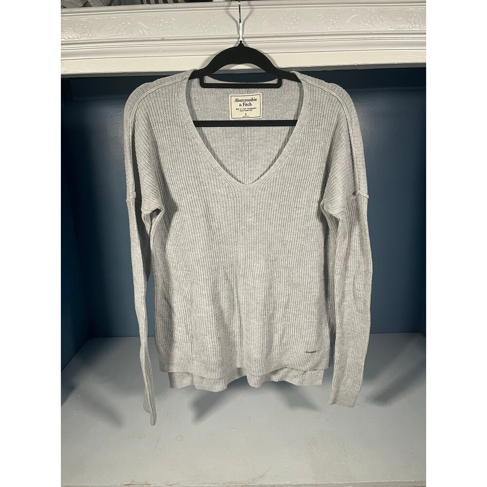 Abercrombie & Fitch Gray Ribbed Knit V-Neck Sweater Size Small Cozy